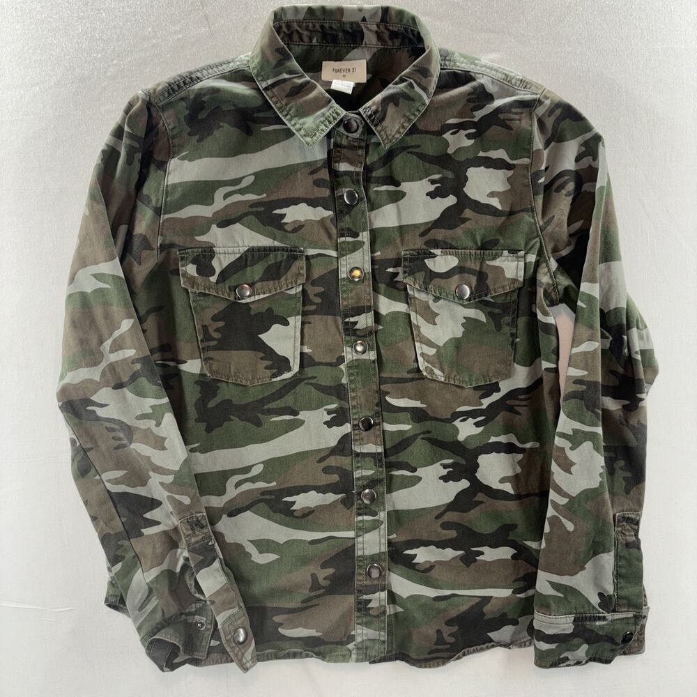 Forever 21 Camo Denim Shacket Utility Button Snapโ Jacket Womenโs Medium